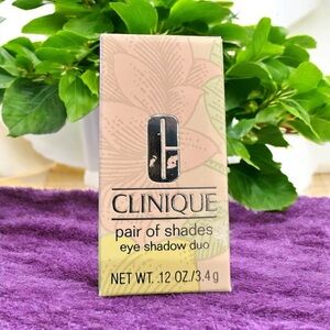 🐥 SOLD!!! 🐥 Clinique Pair of Shades Eye Shadow Duo - “DOWN TO EARTH”